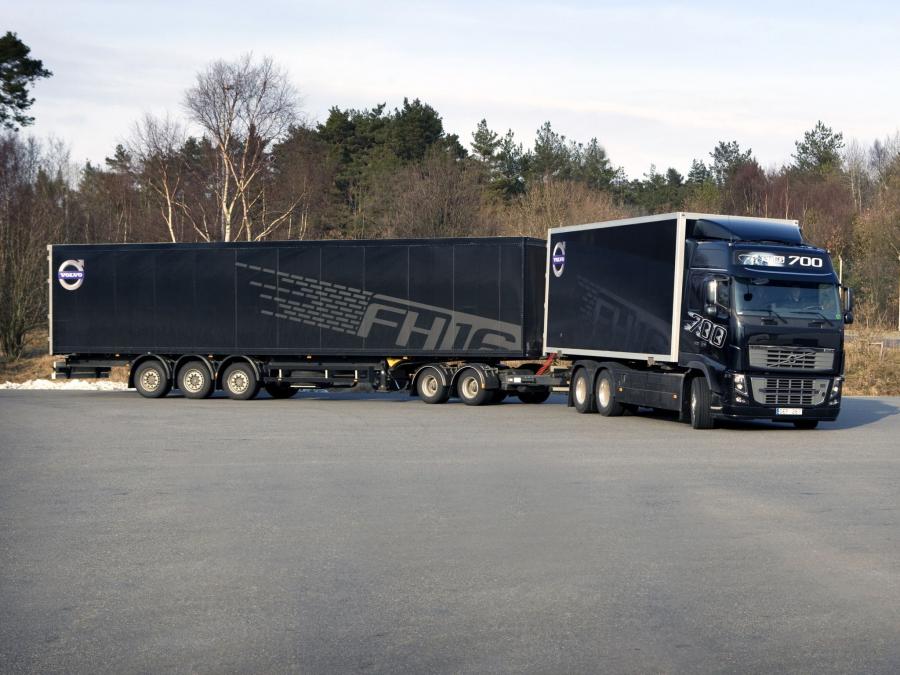  Volvo FH16 700 6x4 2008 года  (фото 2 из 2)